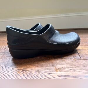 Black crocs worn a few times. Women’s 7.